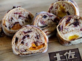話題の山北みかんバターとパン3種B